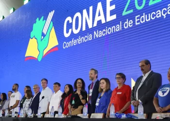 Conferência no DF vai orientar plano de educação, diz ministro