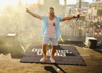 Danniel Vieira abre último dia do Festival Virada Salvador com muito sertanejo
