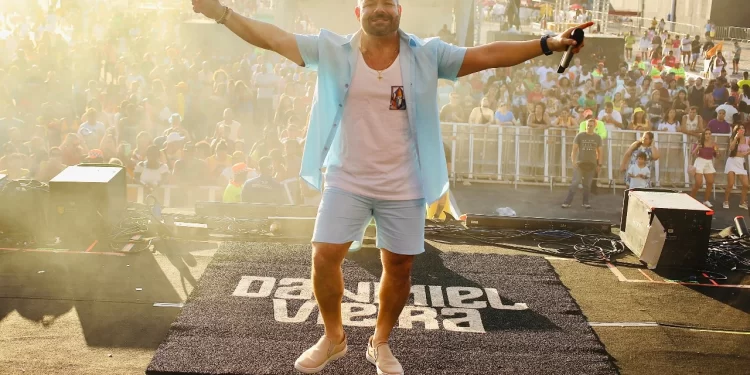 Danniel Vieira abre último dia do Festival Virada Salvador com muito sertanejo