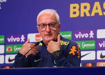 Neymar só retorna a seleção se estiver recuperado, em condições e totalmente focado, diz Dorival