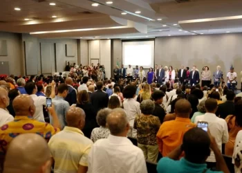 Jerônimo participa de ato em defesa da democracia que relembra ataques golpistas de 8 de janeiro