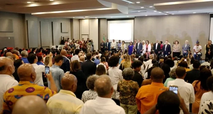 Jerônimo participa de ato em defesa da democracia que relembra ataques golpistas de 8 de janeiro