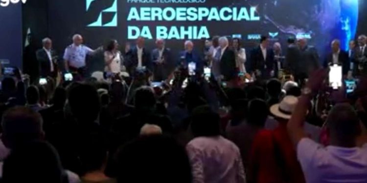Em Salvador, Lula assina acordo de criação do Parque Tecnológico Aeroespecial da Bahia