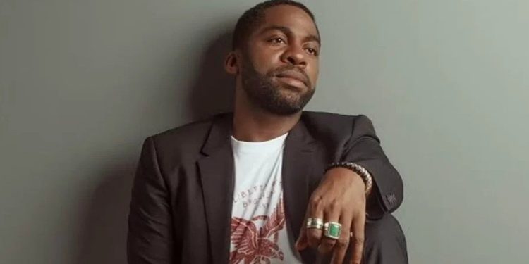 Lazáro Ramos recebe alta hospitalar após passal mal em casa