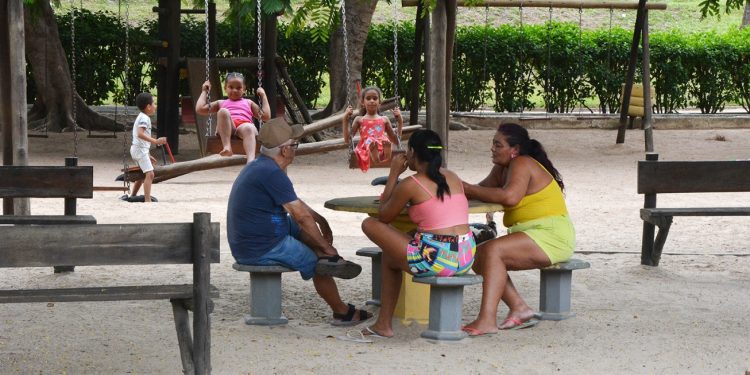 Praças, parques e ciclovias são opção de lazer do feirense nas férias