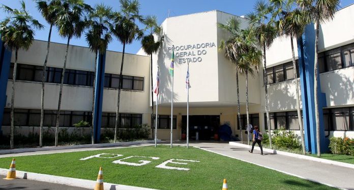PGE-BA abre processo seletivo com 96 vagas