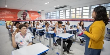 SEC publica orientações para a programação da carga horária dos professores