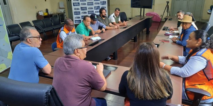 Prefeitura de Feira institui Comitê de Crise e avalia consequências das fortes chuvas