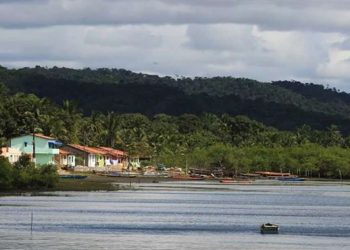 Duas crianças morrem após carro ser levado pela correnteza do rio Paraguaçu