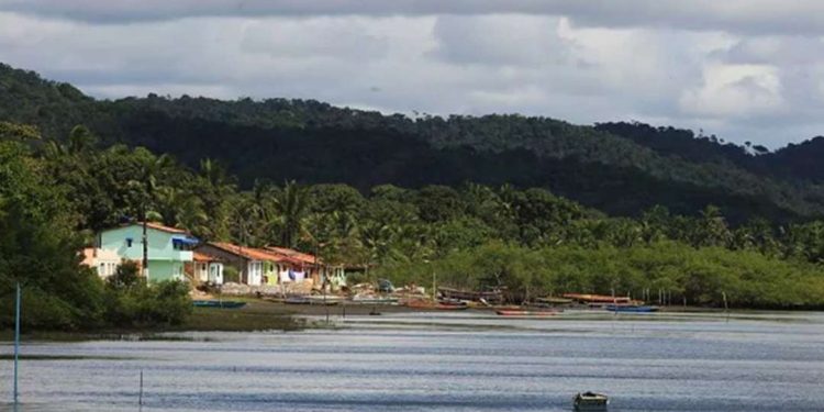 Duas crianças morrem após carro ser levado pela correnteza do rio Paraguaçu