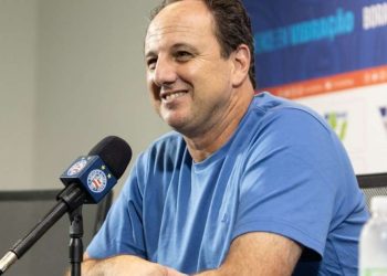 Rogério Ceni destaca importância de goleada do Bahia na estreia do time principal