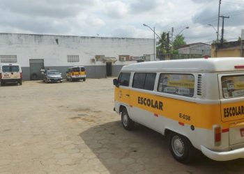 Começou a inspeção obrigatória do transporte escolar privado em Feira