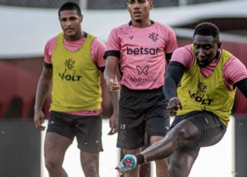 De olho na liderança do Baianão, Vitória encara o Bahia de Feira neste sábado