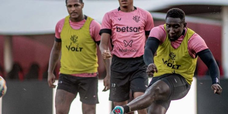 De olho na liderança do Baianão, Vitória encara o Bahia de Feira neste sábado