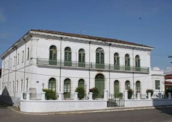 Bebê é jogado no lixo horas após parto em maternidade na Bahia