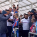 Rogério Ceni cai nos braços da torcida do Bahia em Manchester