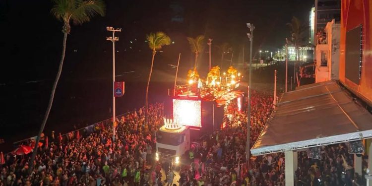 Apagão no carnaval de Salvador: trecho do circuito Barra-Ondina fica sem energia elétrica