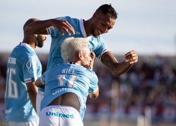 Bahia vence a Juazeirense e retoma a liderança do Campeonato Baiano