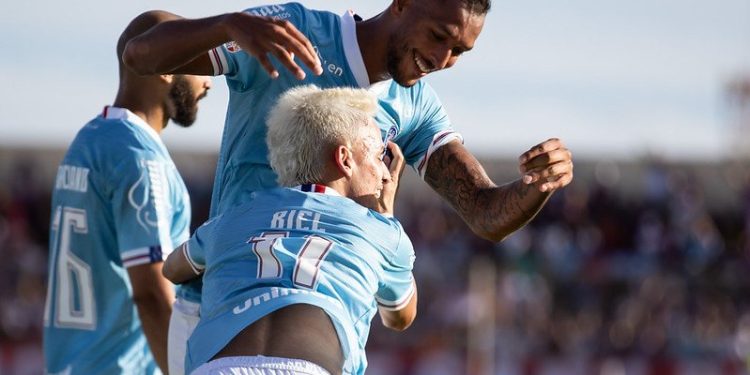 Bahia vence a Juazeirense e retoma a liderança do Campeonato Baiano