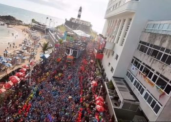 Calor intenso desafia foliões e artistas no Carnaval 2024