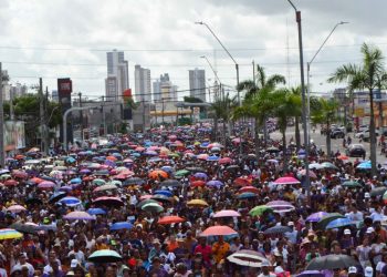 Décima Caminhada do Perdão reúne milhares de fiéis em Feira de Santana