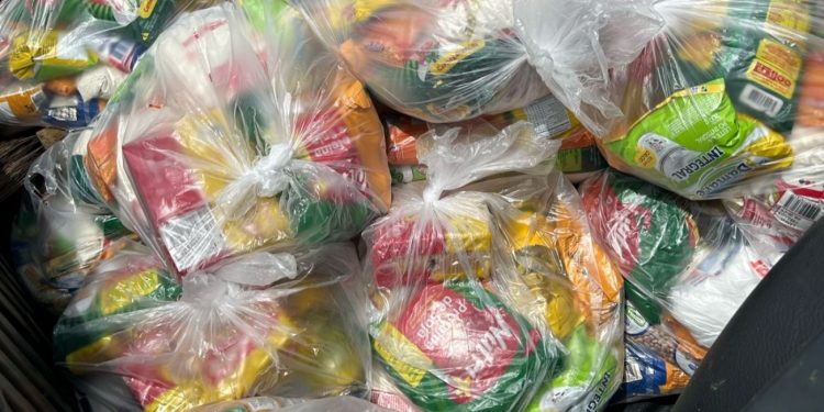 Prefeitura de Feira já distribuiu mais de mil cestas de alimentos a famílias atingidas pelas chuvas