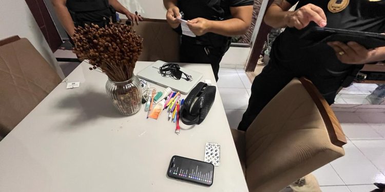 Preso acusado de extorsão e ameaça de divulgar imagens íntimas em Feira de Santana