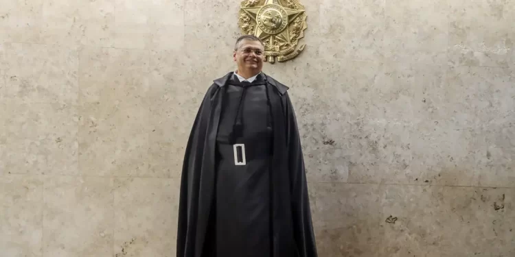 Primeiro voto de Dino no STF é sobre repercussão geral na uberização