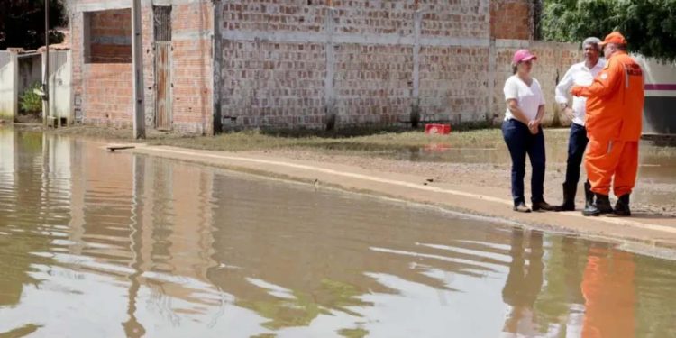 Governador visita municípios atingidos por temporais no oeste da Bahia