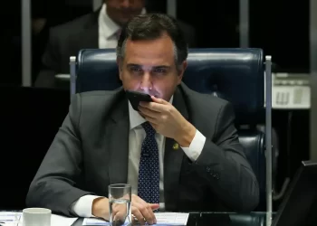 Pacheco pede lista de parlamentares monitorados pela “Abin paralela”