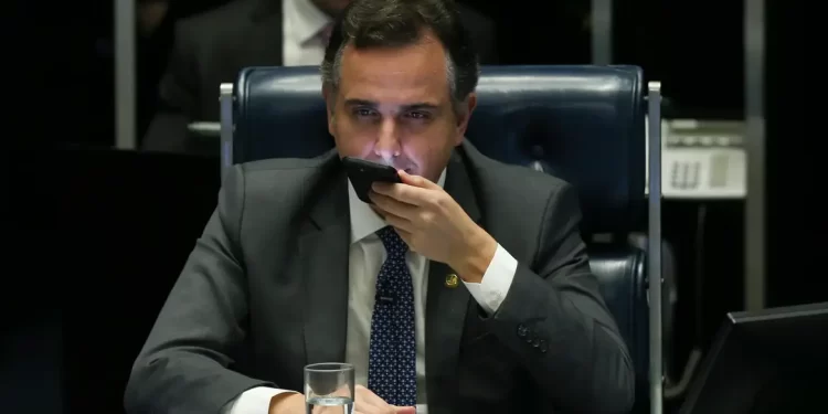 Pacheco pede lista de parlamentares monitorados pela “Abin paralela”