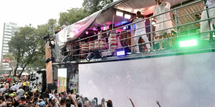 Último dia de Carnaval tem pipocas de Ivete, Saulo, Daniela e mais; confira programação