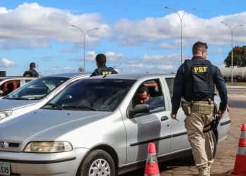 PRF orienta motoristas na volta para casa após o carnaval