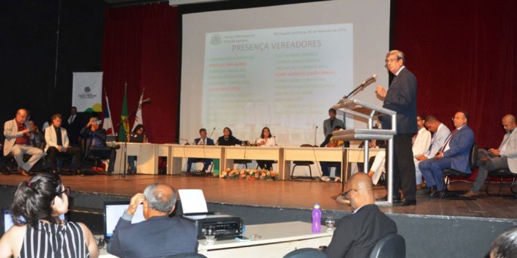 Prefeito Colbert anuncia construção do Hospital Municipal durante reabertura dos trabalhos legislativos