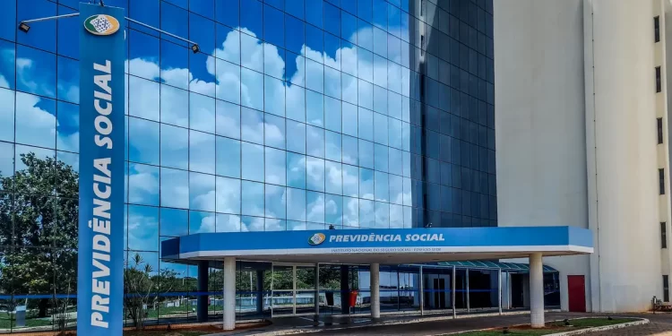 INSS convoca 4,3 milhões de pessoas para fazer prova de vida