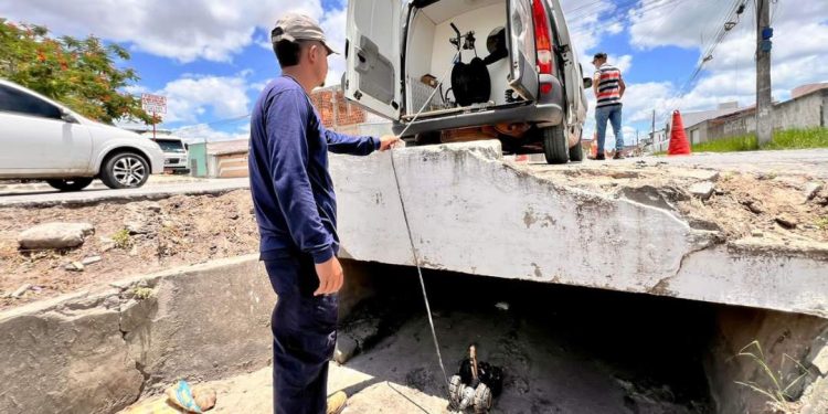 Robô de videoinspeção flagra rede de esgoto da Embasa em canais de drenagem pluvial