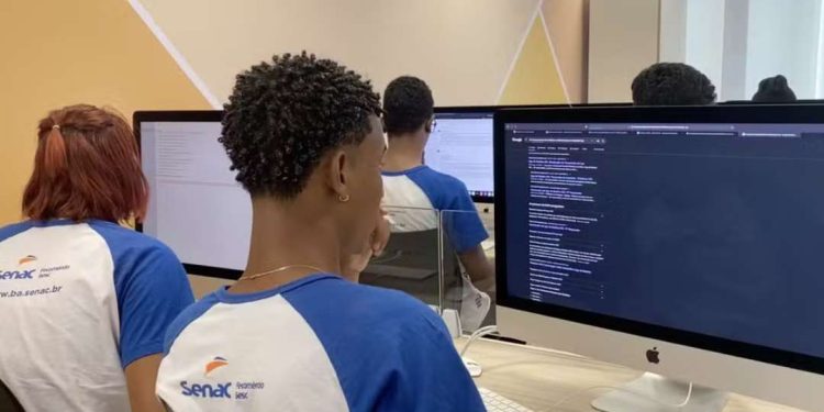 Senac abre 300 vagas para cursos técnicos em cidades da BA; Feira tem 25 vagas