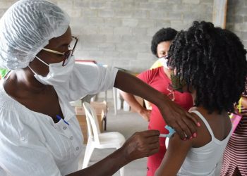 Feira recebe vacinas contra a dengue e inicia aplicação nesta quinta-feira