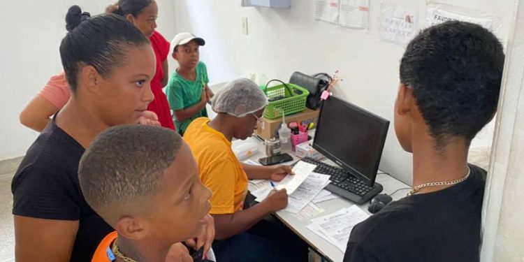 Feira: mais de 730 crianças foram imunizadas contra a dengue e vacinação continua nesta segunda-feira