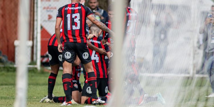 Vitória vence o Bahia no Barradão pelo Campeonato Baiano