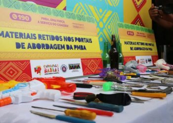 Polícia Militar recolhe pistolas de água no carnaval em Salvador