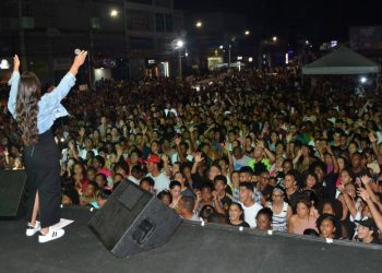 Louvor e celebração na 29ª Marcha Para Jesus em Feira