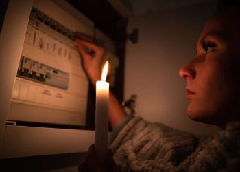 Consumidor basileiro ficou em média 10,4 horas sem energia em 2023, mostra Aneel