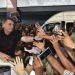 Chamado de “mito”, Bolsonaro é recebido com grito de apoiadores e desespero por selfie
