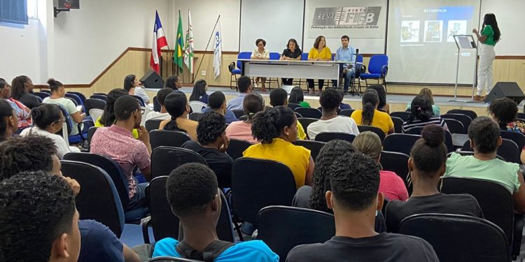 Mais de 300 estudantes da EJA serão beneficiados com cursos profissionalizantes