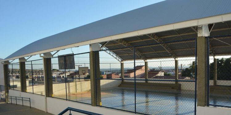 Captação de água da chuva garante consumo responsável e eficiente em escolas municipais