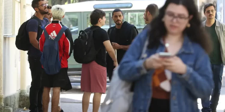 Quase 10 milhões de jovens sem ensino básico estão fora da escola