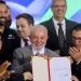 Lula assina projeto que regula atividade de motoristas de aplicativo