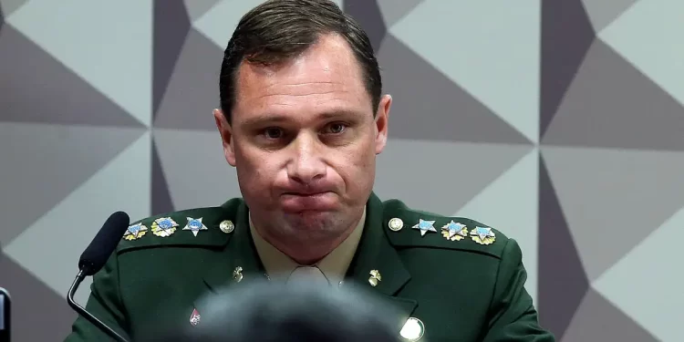 Mauro Cid sai preso após depoimento no STF