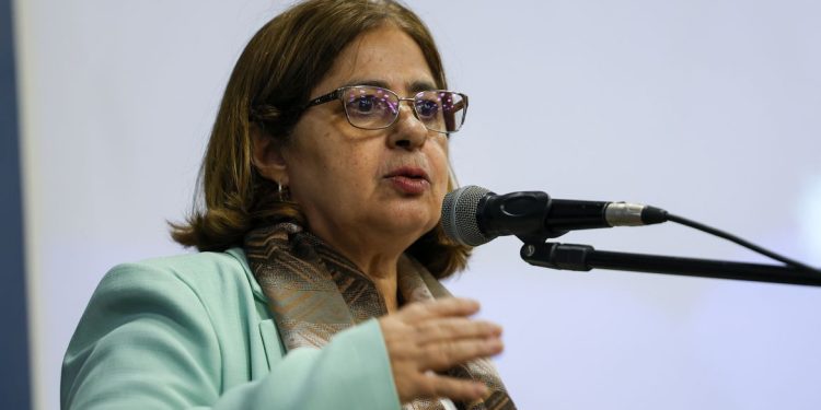 Ministra das Mulheres propõe igualdade salarial para homens e mulheres